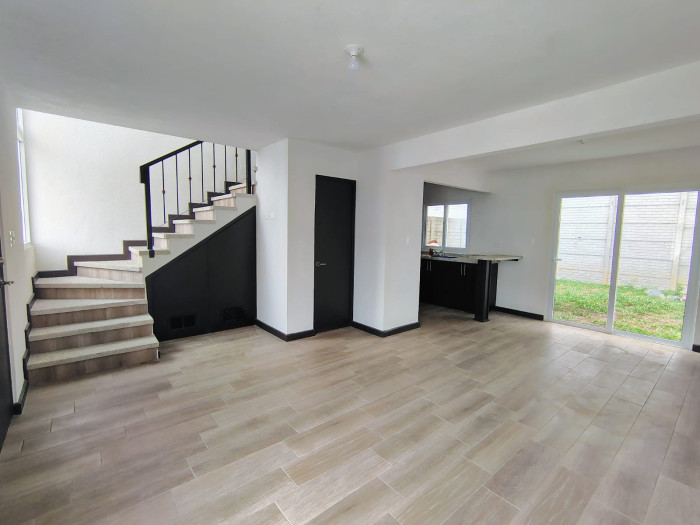 Casa en renta en Condominio Florenza, San Jose Pinula