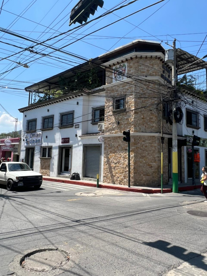 Oficinas Comerciales en renta calle principal Amatitlán - Image 1