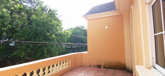 VENDO AMPLIA CASA SOBRE BULEVAR DE LOMAS DEL NORTE Z.17