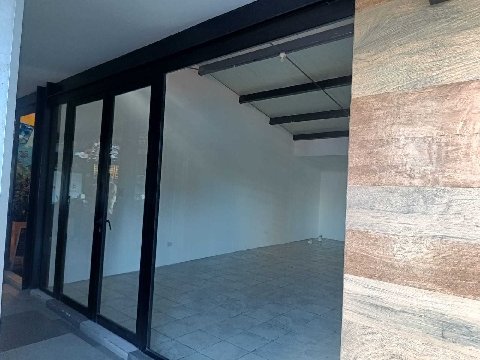 Local Comercial en Renta en Zona 10