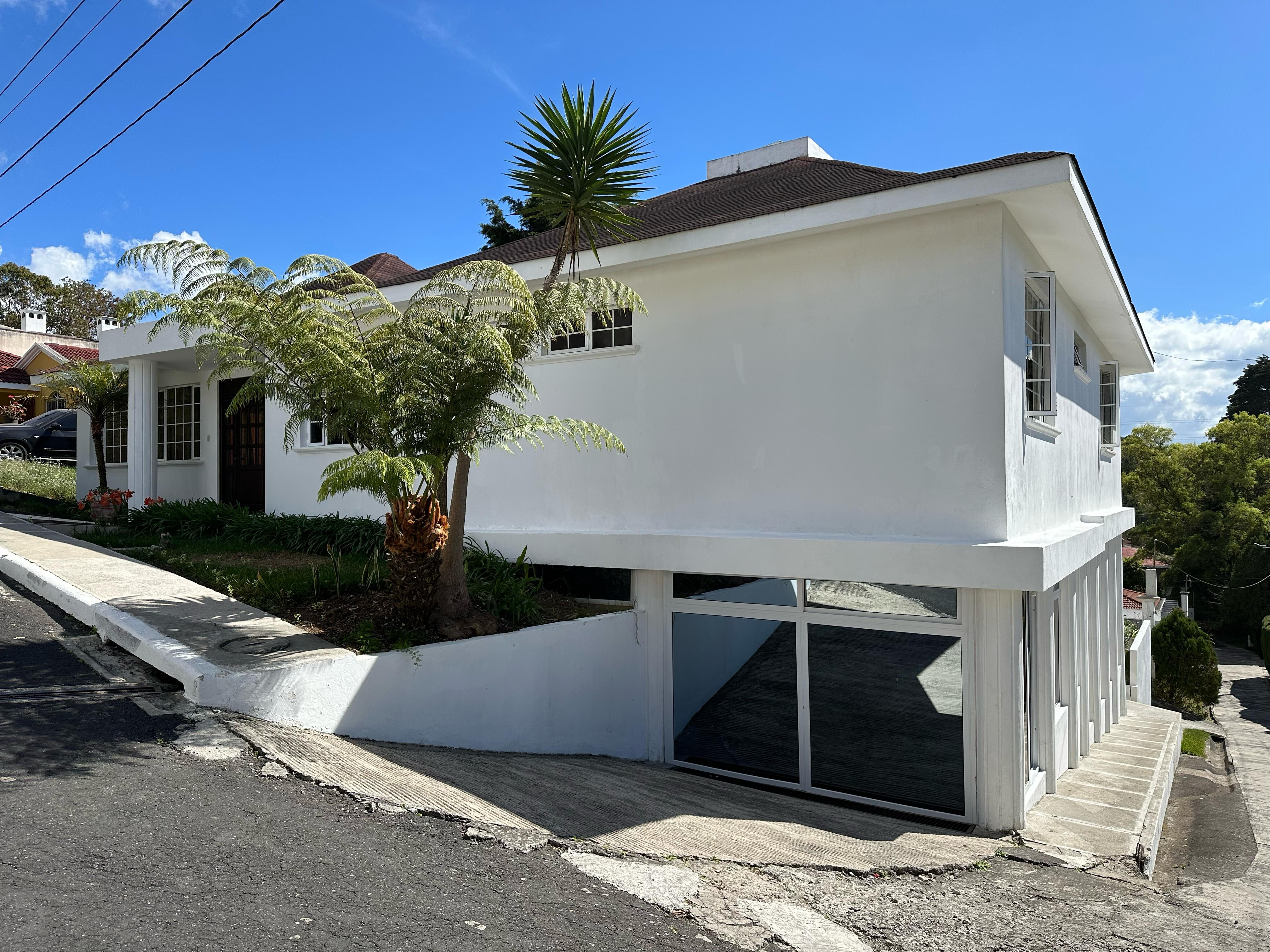 Venta de Amplia Casa en Los Diamantes de CAES