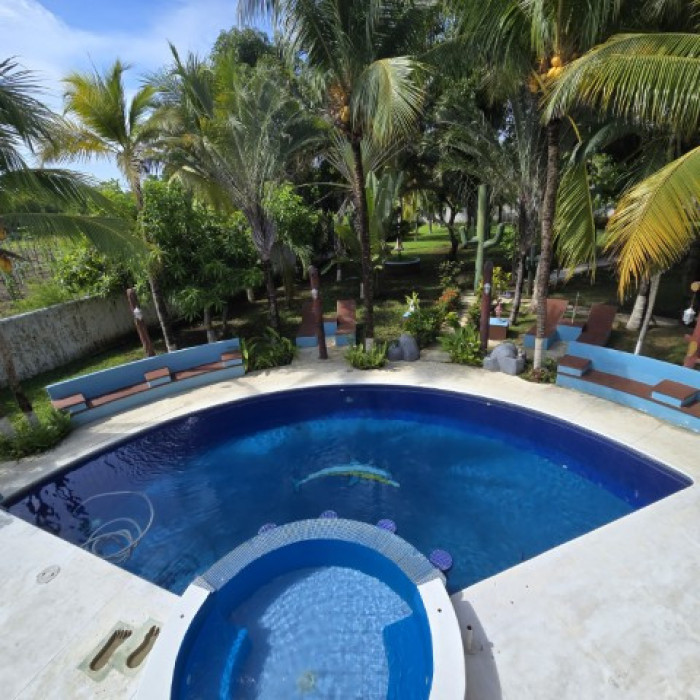 Chalet Amueblado en Venta Carretera a Monterrico - Image 1