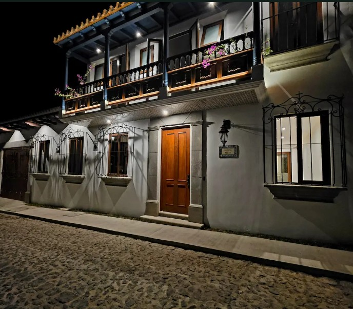 Casa en venta Antigua Guatemala en Condominio - Image 1
