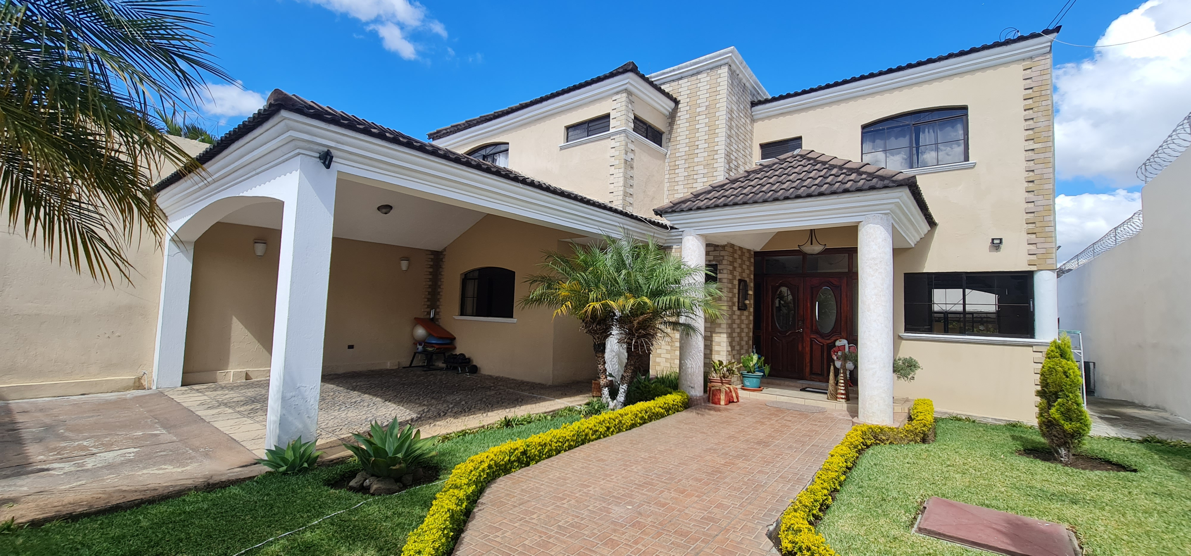 CASA EN VENTA EN BALCONES IV SAN CRISTOBAL MIXCO