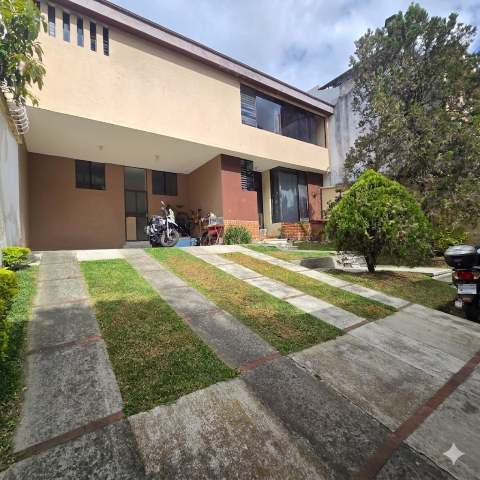 Casa en Venta Las Hojarascas Zona 1 de Mixco, Guatemala