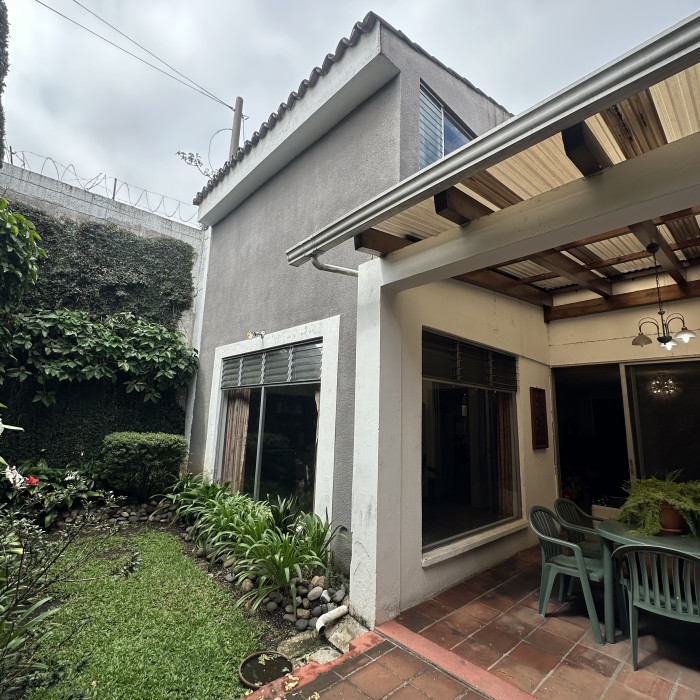 Casa en venta dentro de condominio en la zona 12