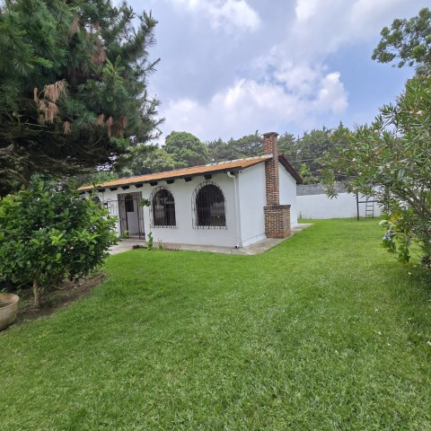 Oficina en Renta San Lucas Sacatepéquez, amplio Parqueo - Image 1
