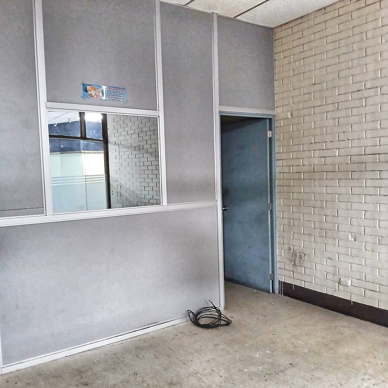 Local de 30 m2 en alquiler - CENTRO COMERCIAL CAPITOL