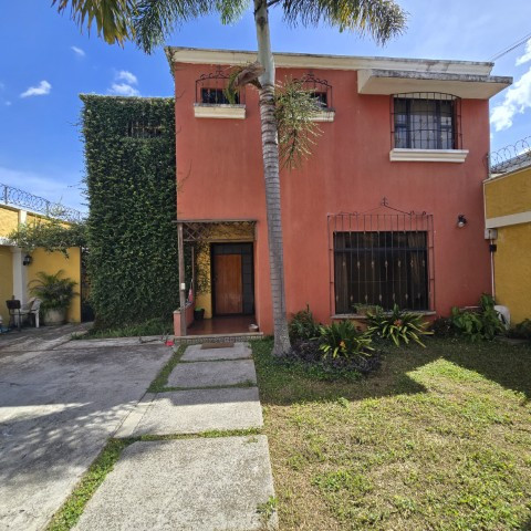 Casa con Jardín en Venta San Cristóbal afuera de garita - Image 1