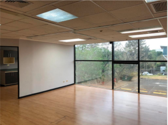 Oficina en alquiler de 96 m² en Oficentro en Escazú