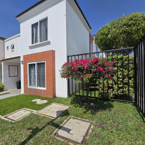 Casa en Venta Hacienda de Las Flores, Villa Nueva - Image 1