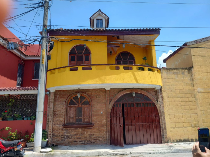 Vendo Casa en Res. el Tabacal zona 1 de Villa Nueva