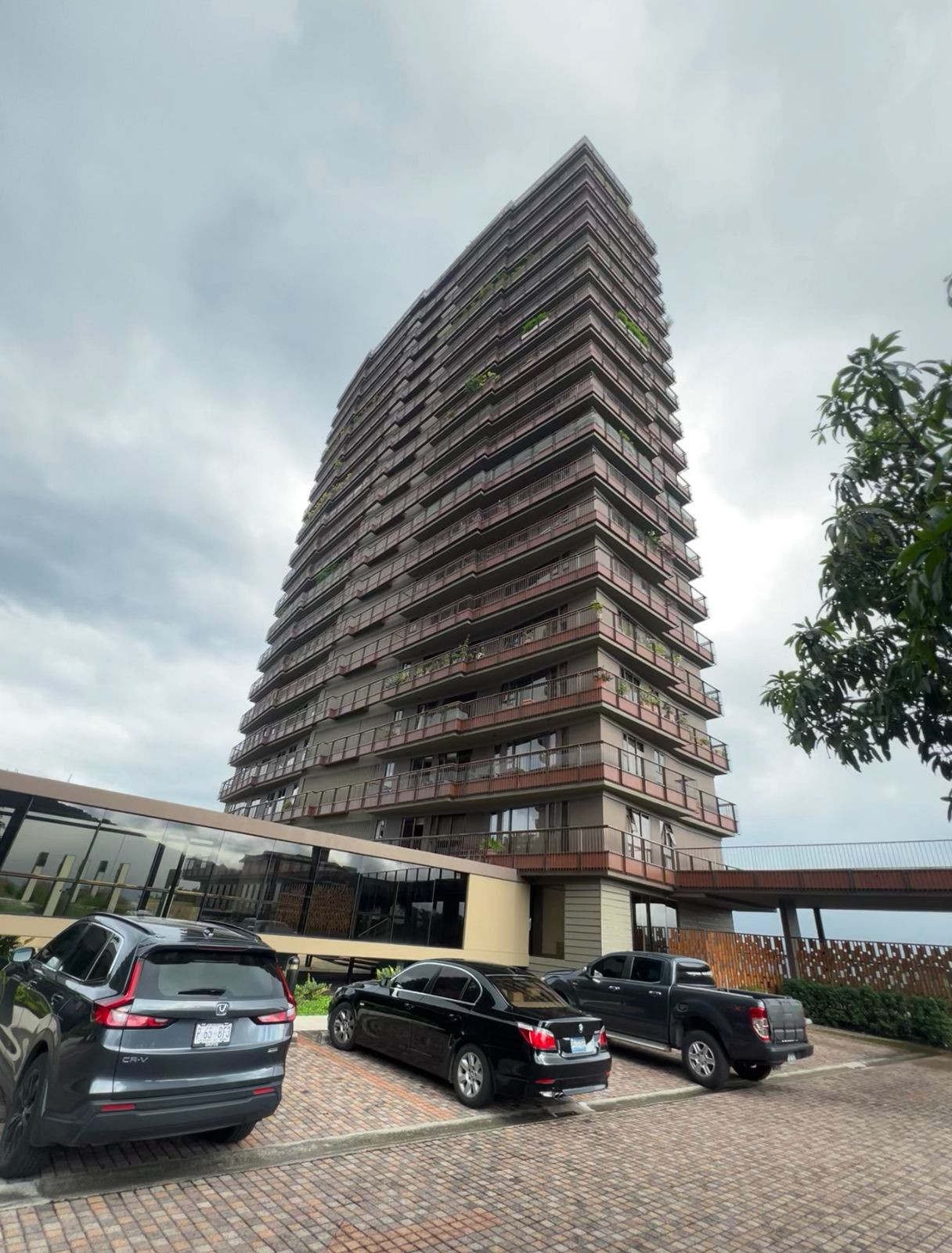 Alquilo apartamento amueblado en Colonia Escalón
