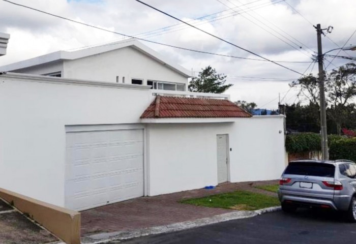Venta de amplia casa, Balcones de San Cristóbal, Mixco