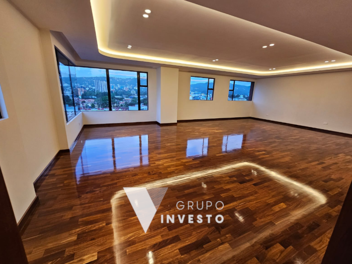 Venta de amplio apartamento Real de la Villa, zona 10. 