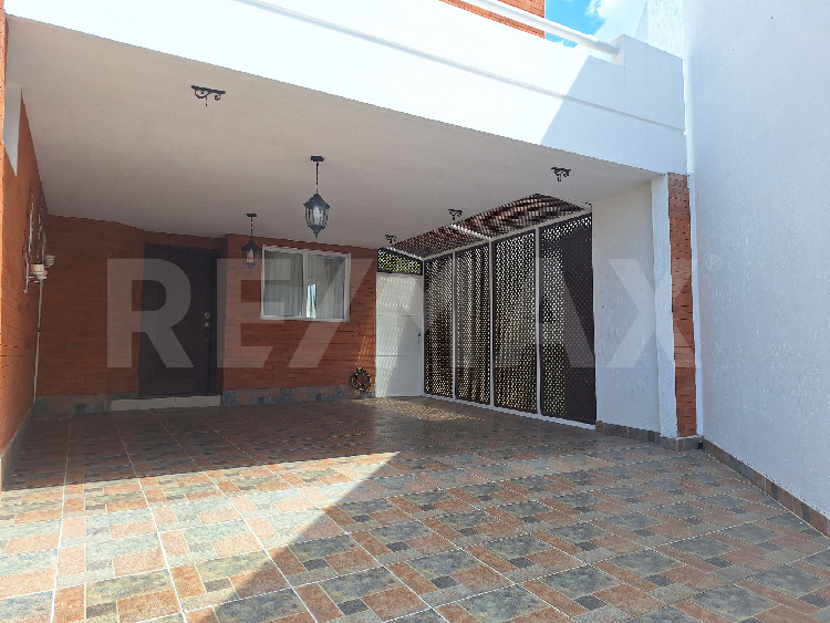 Casa en venta Jardines de San Cristobal zona 8 de Mixco