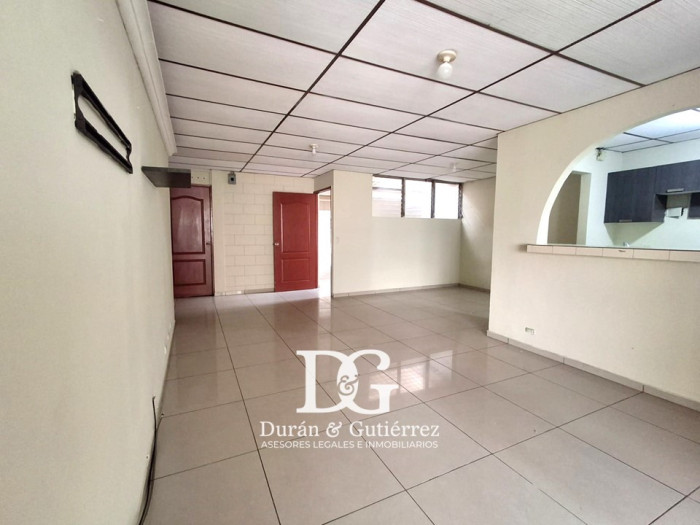 ALQUILO CASA ESPACIOSA EN PRIVADO ZONA MIRAMONTE 