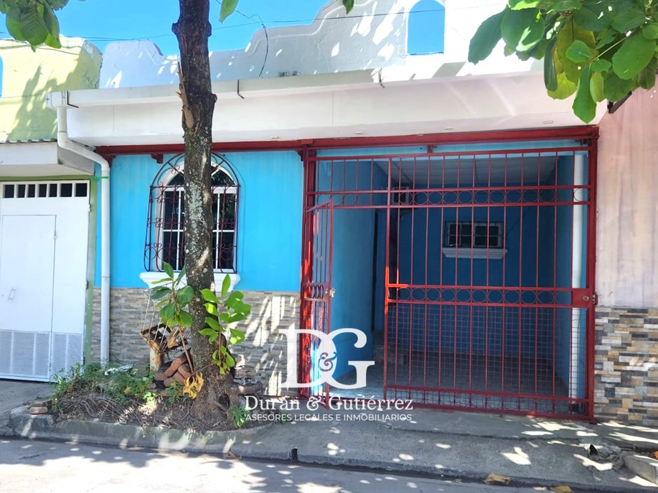 VENDO CASA EN CIUDAD VERSALLES 