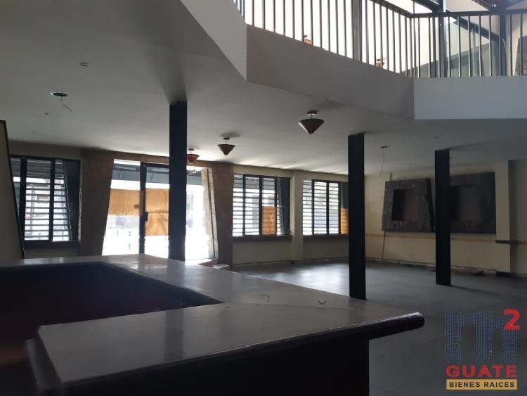 Local de 422 m2 de construcción en Renta, Zona 10
