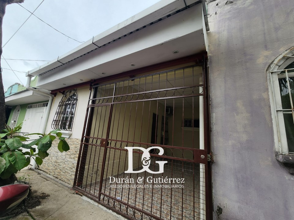 VENDO CASA EN CIUDAD VERSALLES 