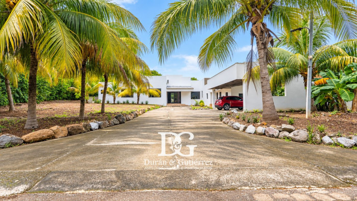 VENDO CASA DE PLAYA EN RESIDENCIAL LAS VERANERAS 