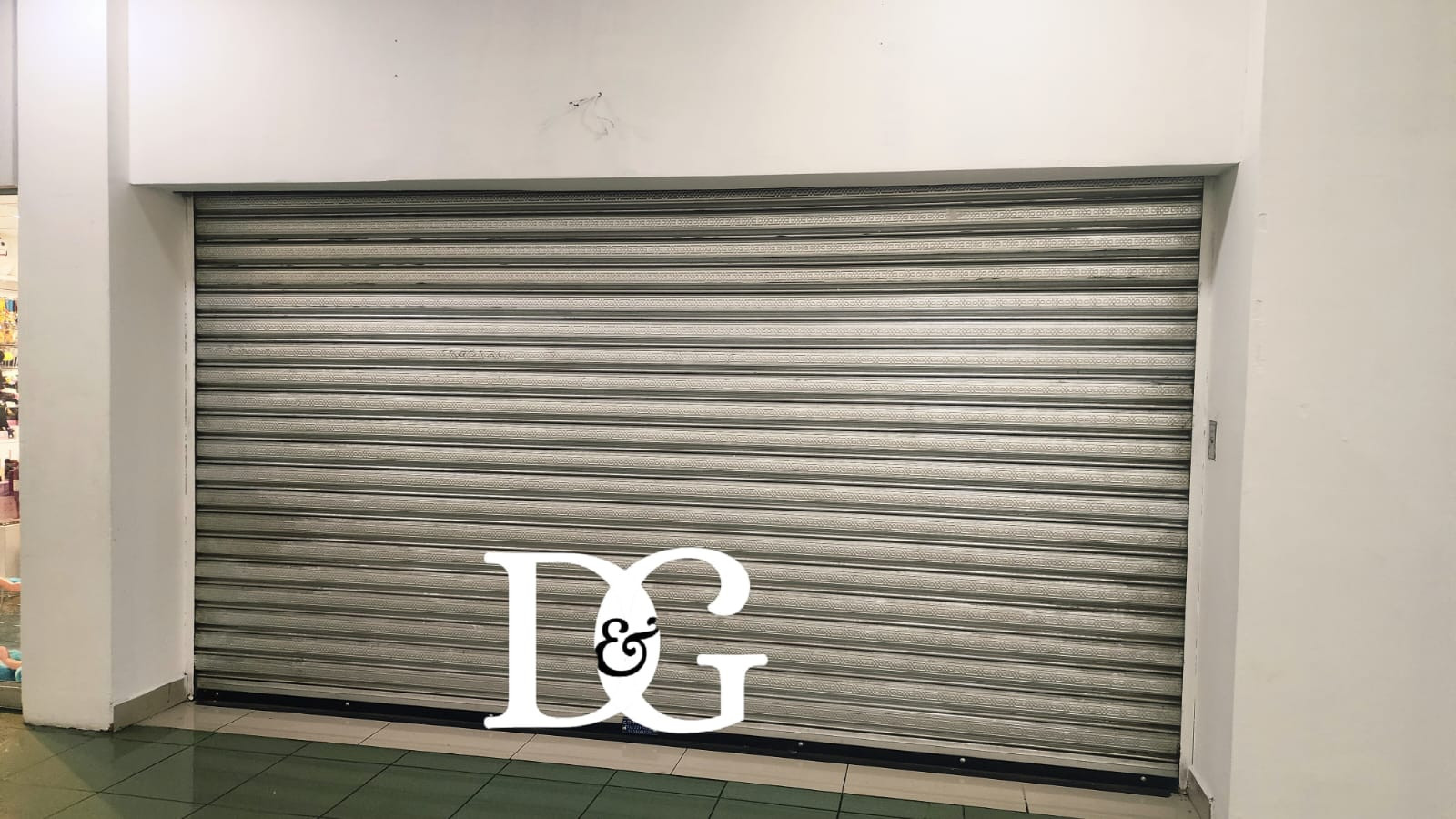 Venta o Alquiler de Local en Plaza Merliot 