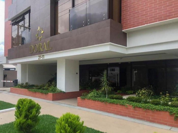 Venta de apartamento en Edificio Doral, zona 15, VHI.