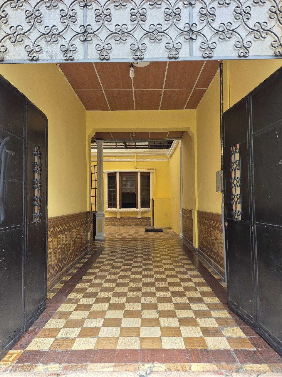 Rento Casa Grande para Oficinas o entidades en zona 2