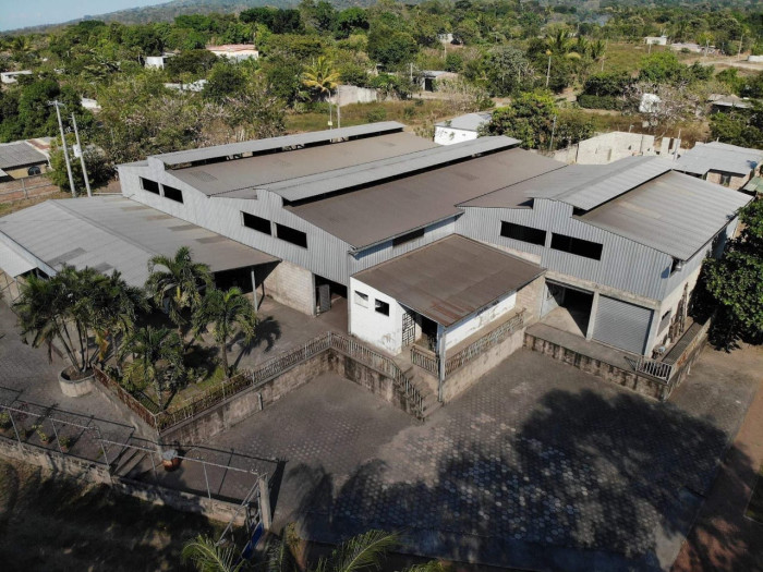 Complejo de bodegas en Lourdes, Colón