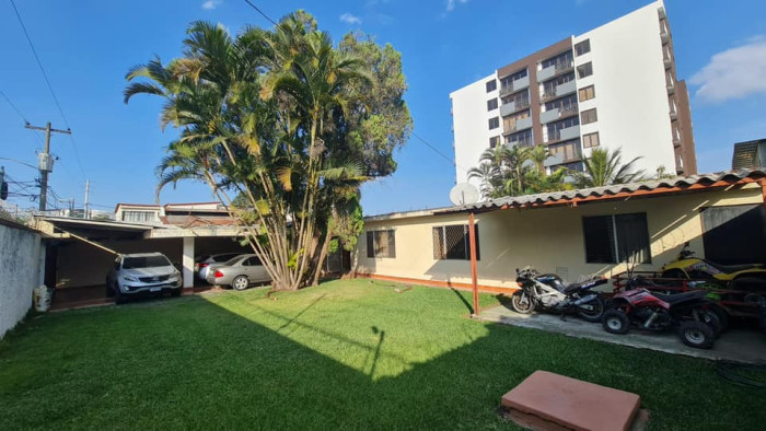 Casa en VENTA en zona 11  COL. MARISCAL 