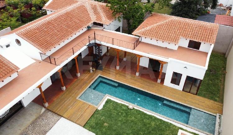 CASA DE LUJO EN VENTA EN EL CALVARIO