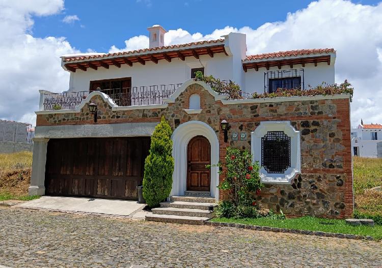 PRECIOSA CASA EN VENTA EN HACIENDA LAS MARIAS