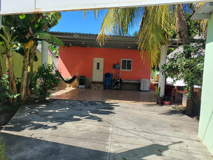 Linda casa a 15 minutos del puerto 