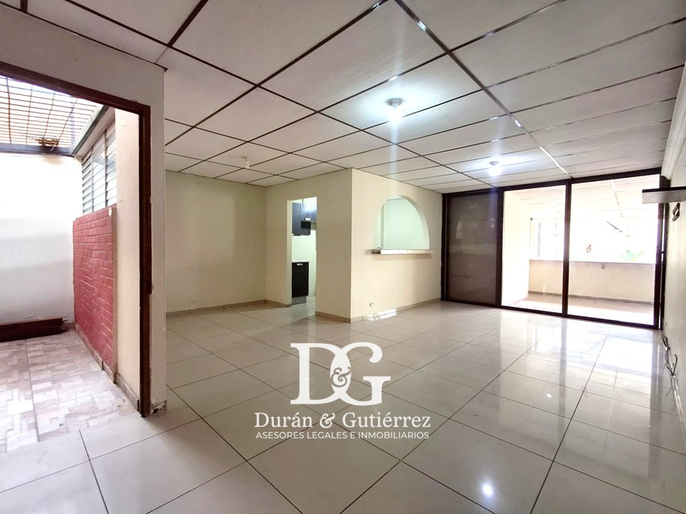 ALQUILO CASA DE UN NIVEL EN LA MIRAMONTE (EN PRIVADO)