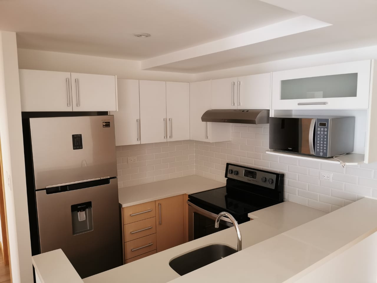 Apartamento en renta en zona 10 de 2 habitaciones