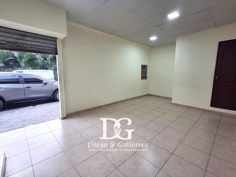 ALQUILO LOCAL EN LA MIRAMONTE (ORILLA DE CALLE)