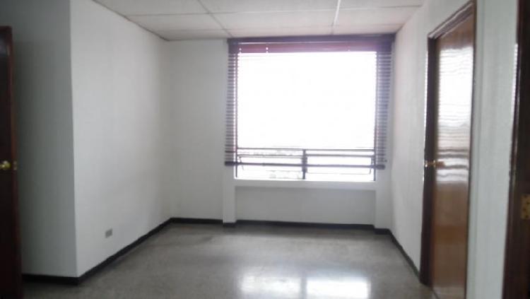 Oficina en renta en zona 13 / Plaza Profesional
