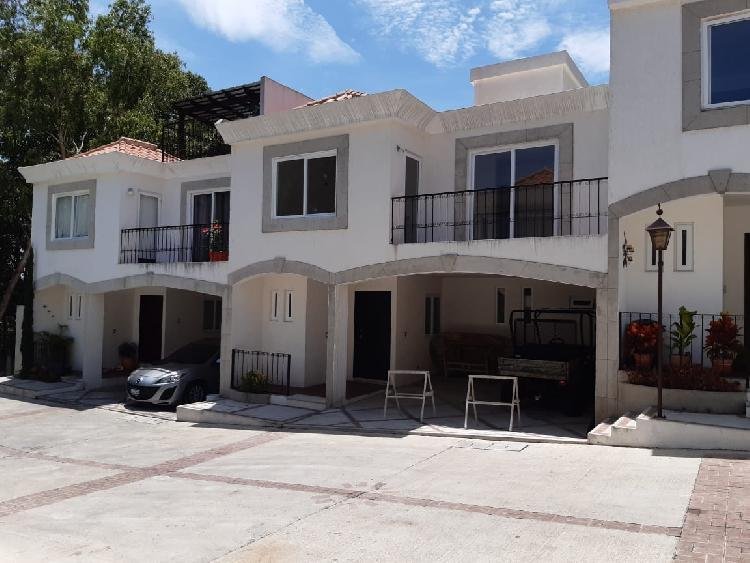 Se vende casa, Condominio Bermeja