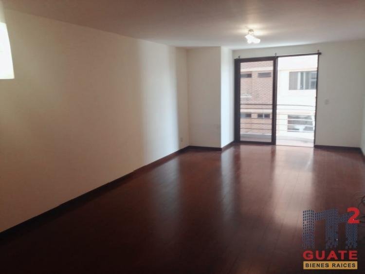 Apartamento de 115 m2 de construcción en Renta, Zona 14