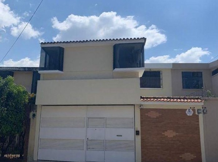 Casa en venta en Cañadas de Mariscal, zona 11.