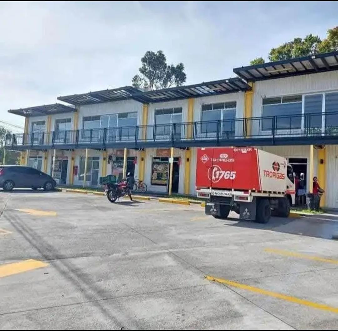 Alquilo local comercial Colinas de Monte María Express