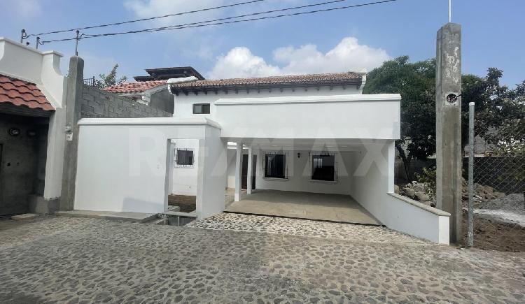 HERMOSA CASA EN VENTA EN SAN PEDRO LAS HUERTAS.