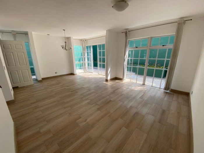 CASA AMPLIA EN CONDOMINIO LA VILLA ZONA 14