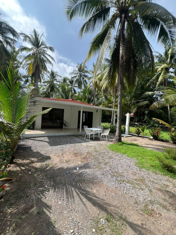 Venta de casa frente al mar en Barra de Santiago