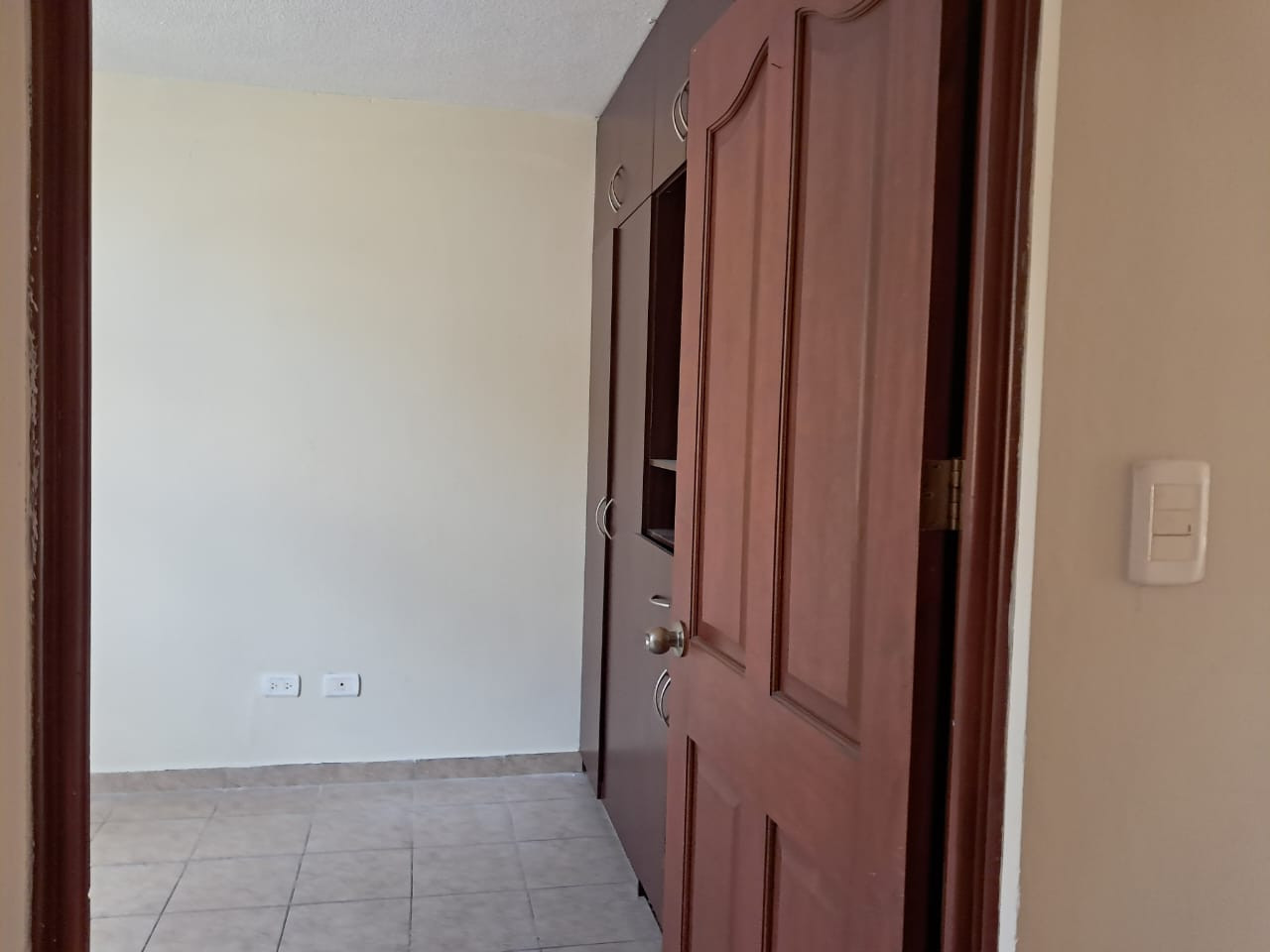 Casa en Venta Recidencial Entre Encinos Mixco 