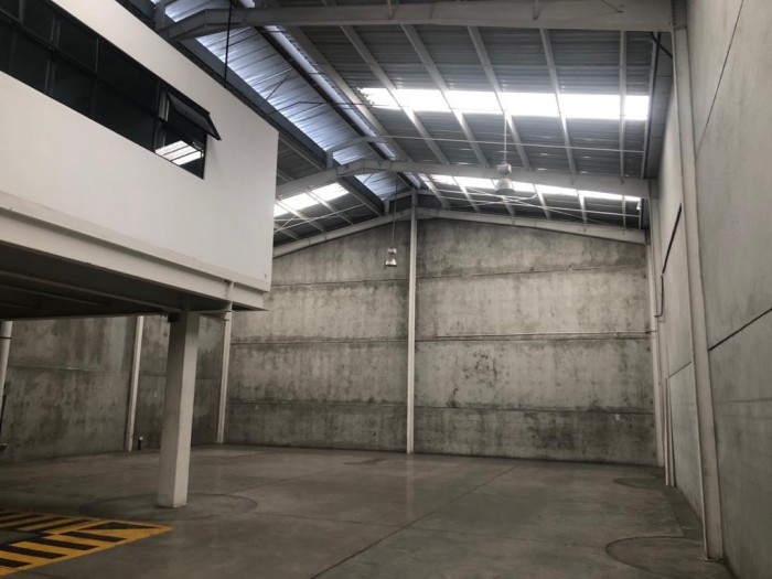 Renta de ofibodega dentro de complejo, Calzada La Paz. 