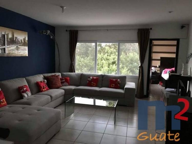 Casa de 370 m2 de construcción en Renta, Zona 16