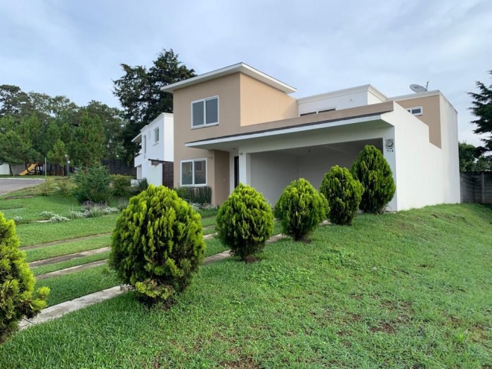 Venta de casa en La Fontana II, Carretera a El Salvador