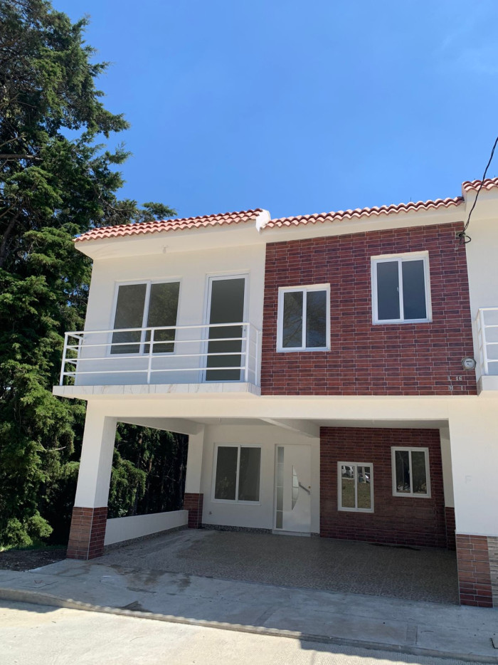 CASA EN VENTA EN HACIENDA LAS MERCEDES 2