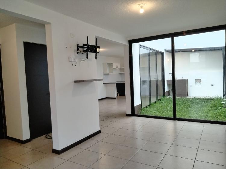 CASA EN ALQUILER EN SENDEROS COMENDADOR